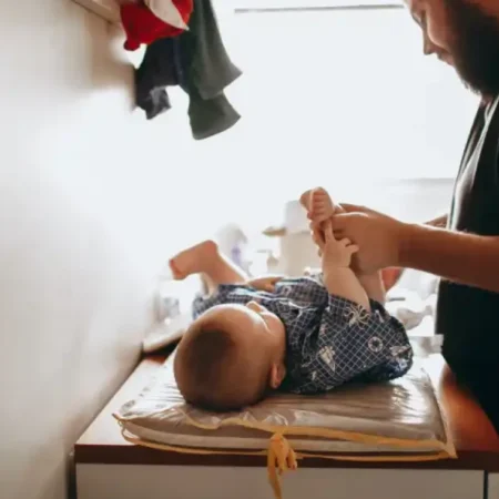 Mãe de Primeira Viagem: Devo Puxar a Pele do Pênis do Bebê?