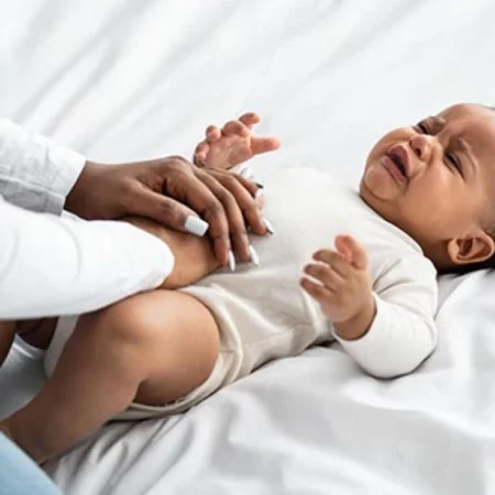 Guia da Mãe de Primeira Viagem O Cocô do Bebê e o Alívio das Cólicas