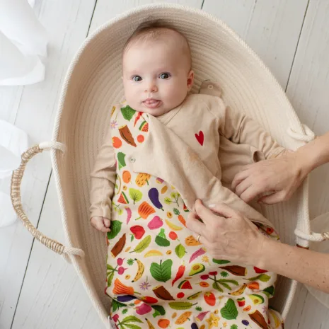 Saco de dormir para bebê em 2026: o que pediatras dizem
